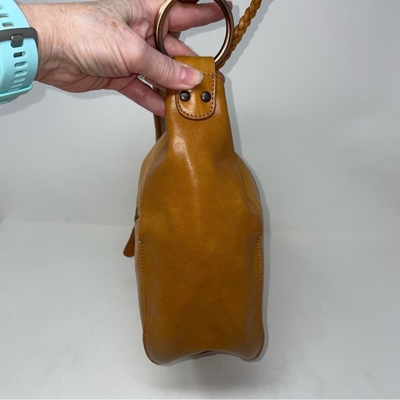 Auricle Orange Leather Shoulder Bag | Tapered Design - Picture 4 of 15